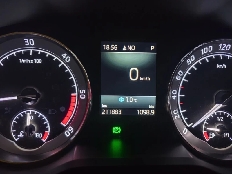 Skoda Superb, снимка 12 - Автомобили и джипове - 53047985