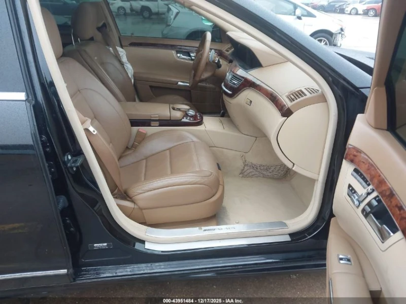 Mercedes-Benz S 63 AMG 6.3L V-8 DOHC, VVT, 518HP Rear Wheel Drive, снимка 12 - Автомобили и джипове - 53572691