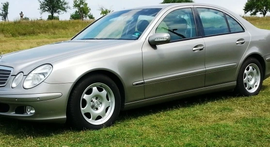 Mercedes-Benz E 200, снимка 6 - Автомобили и джипове - 54797450