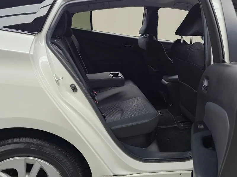 Toyota Prius 1.8 Хибрид, снимка 10 - Автомобили и джипове - 55432990