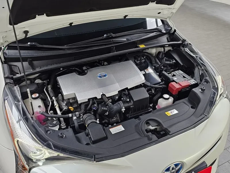 Toyota Prius 1.8 Хибрид, снимка 13 - Автомобили и джипове - 55432990