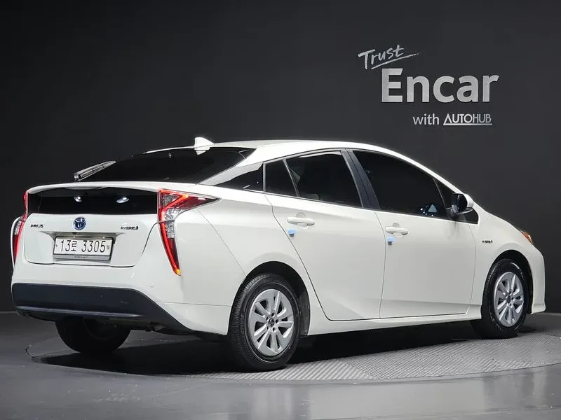 Toyota Prius 1.8 Хибрид, снимка 2 - Автомобили и джипове - 55432990