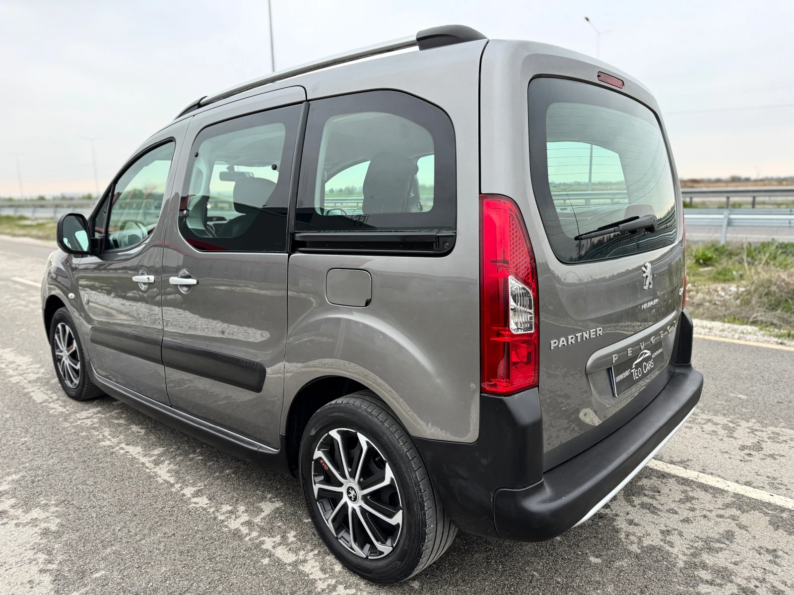 Peugeot Partner 1.6 HDi 90к.с OUTDOOR / TEPEE / AVTOPILOT - изображение 6