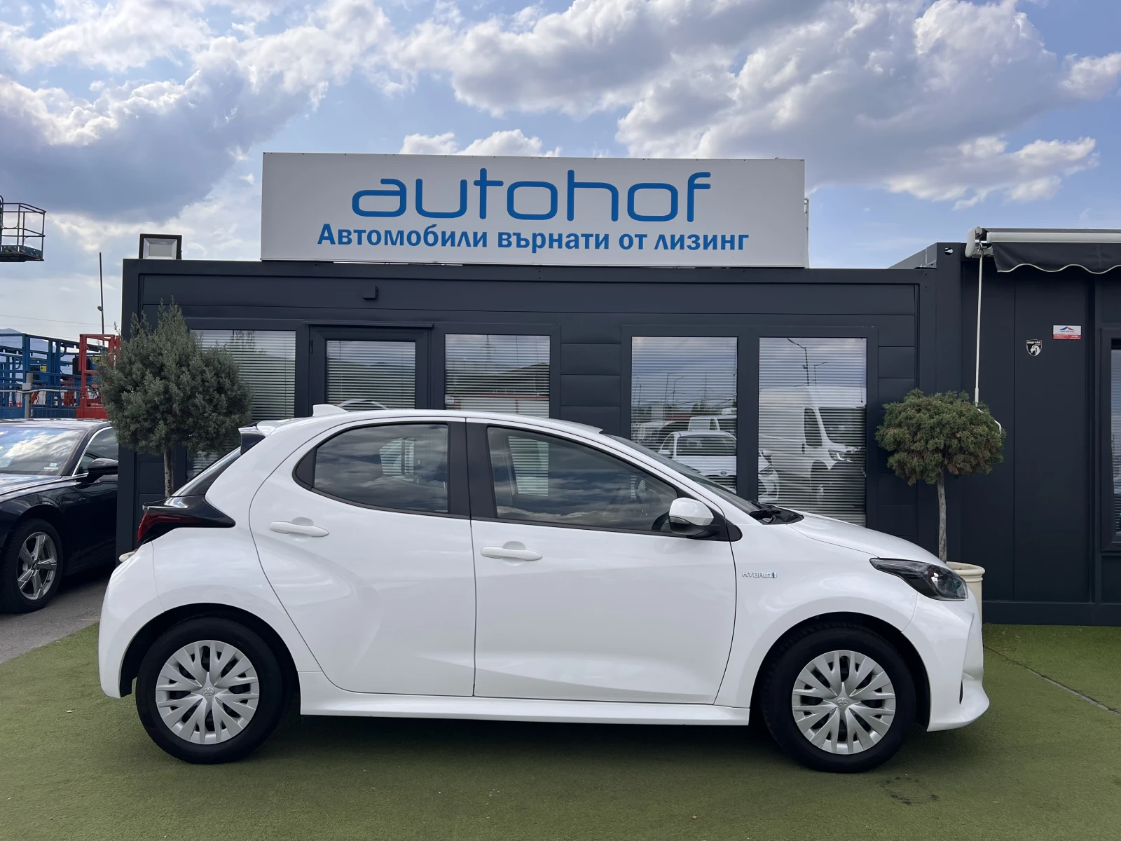 Toyota Yaris TERRA/HYBRID/1.5vvt-i/115K.C./Е-CVT AT - изображение 5