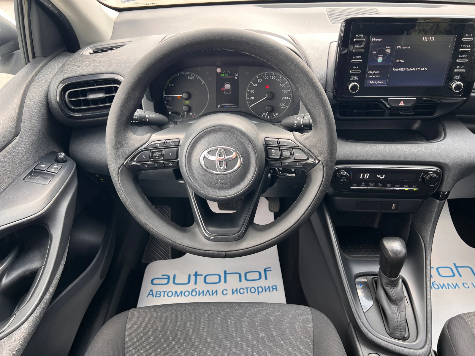 Toyota Yaris TERRA/HYBRID/1.5vvt-i/115K.C./Е-CVT AT - изображение 10