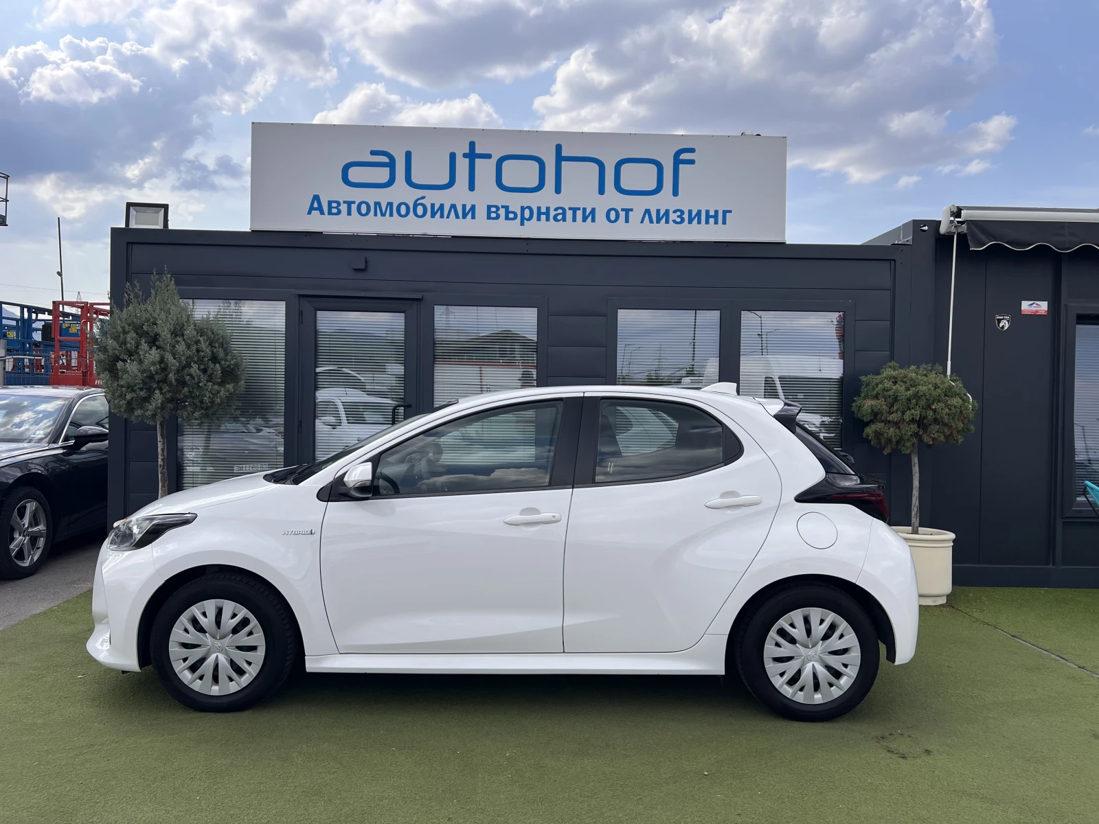 Toyota Yaris TERRA/HYBRID/1.5vvt-i/115K.C./Е-CVT AT - изображение 2