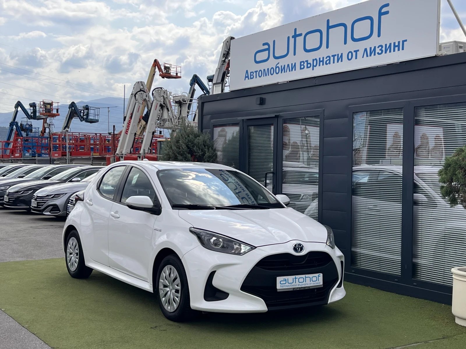 Toyota Yaris TERRA/HYBRID/1.5vvt-i/115K.C./Е-CVT AT - изображение 6