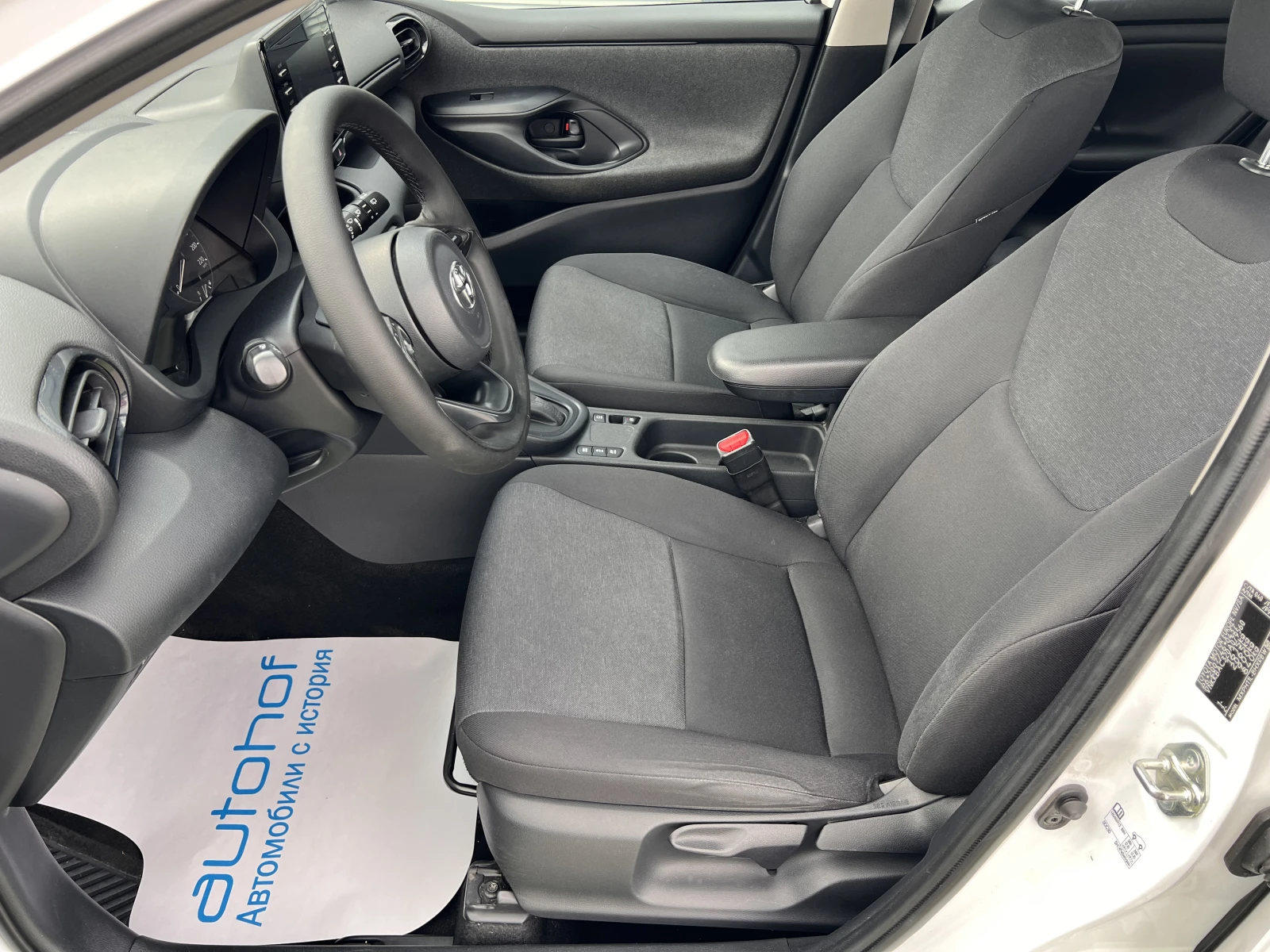 Toyota Yaris TERRA/HYBRID/1.5vvt-i/115K.C./Е-CVT AT - изображение 7