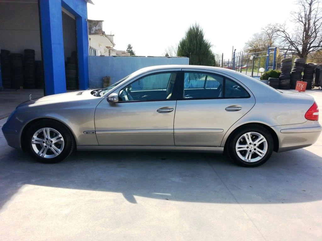 Mercedes-Benz E 200, снимка 3 - Автомобили и джипове - 54797450