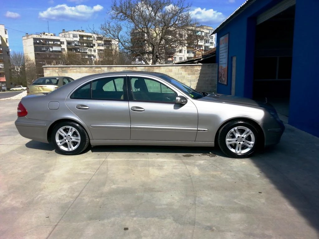 Mercedes-Benz E 200, снимка 2 - Автомобили и джипове - 54797450