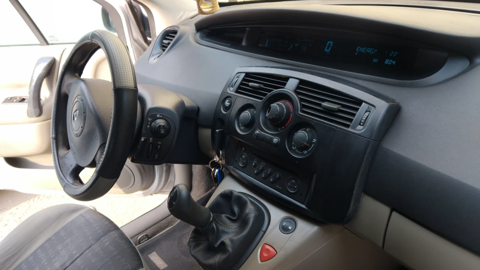 Renault Scenic 1.6i, снимка 8 - Автомобили и джипове - 55368737