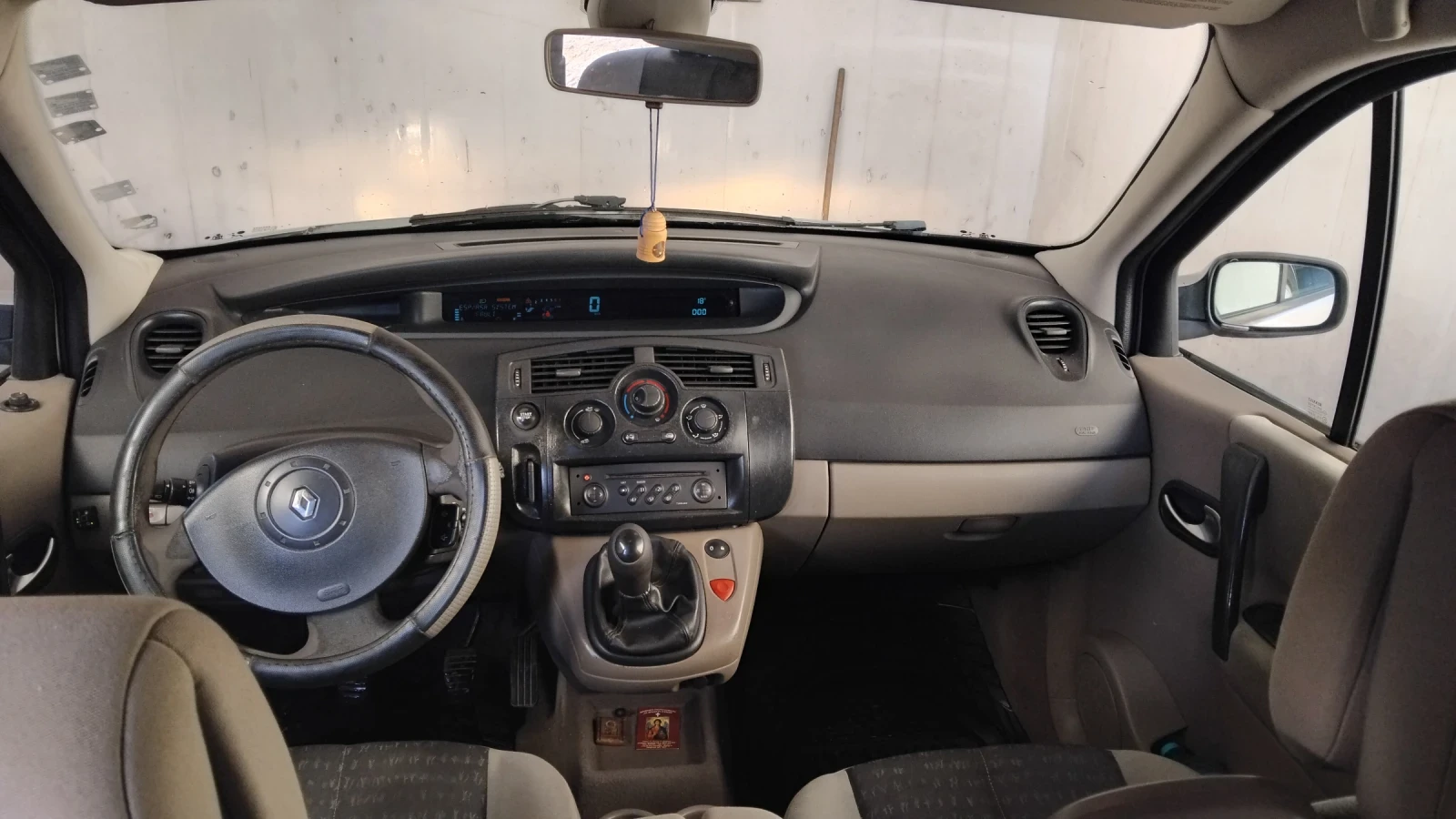 Renault Scenic 1.6i, снимка 15 - Автомобили и джипове - 55368737