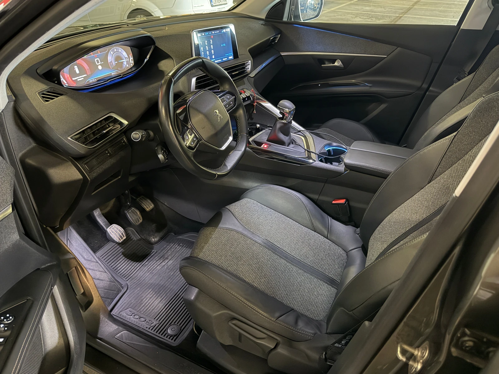 Peugeot 3008 NEW ALLURE, снимка 12 - Автомобили и джипове - 55596735