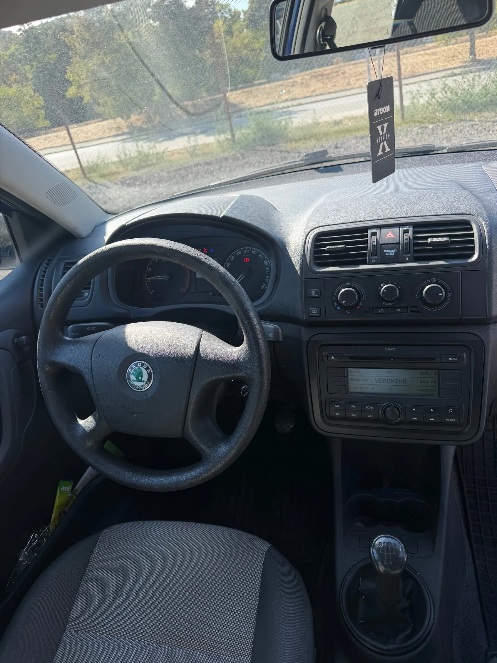 Skoda Fabia 1.2 климатик, снимка 7 - Автомобили и джипове - 56293589
