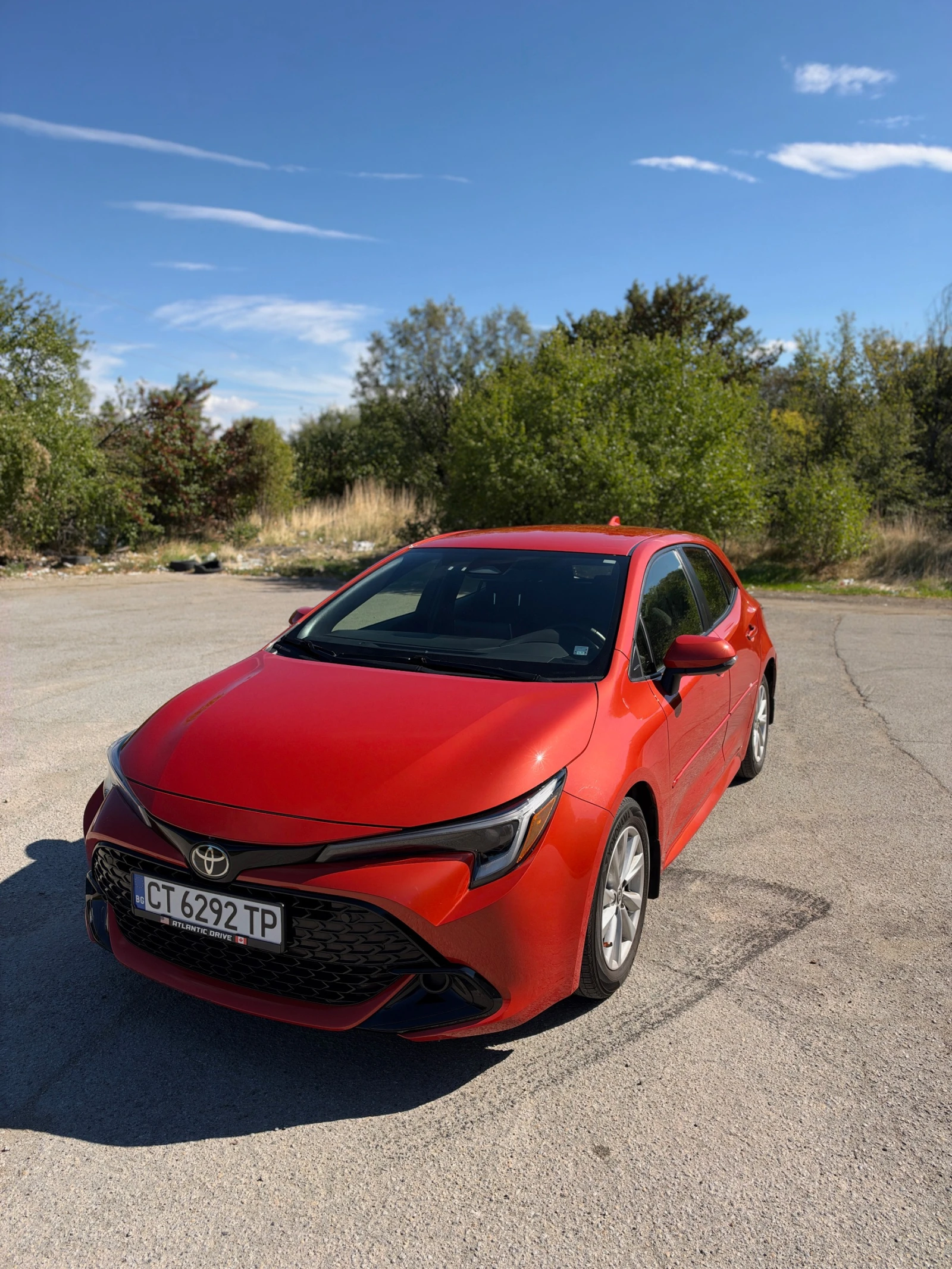 Toyota Corolla Hatchback SE , снимка 2 - Автомобили и джипове - 56403831