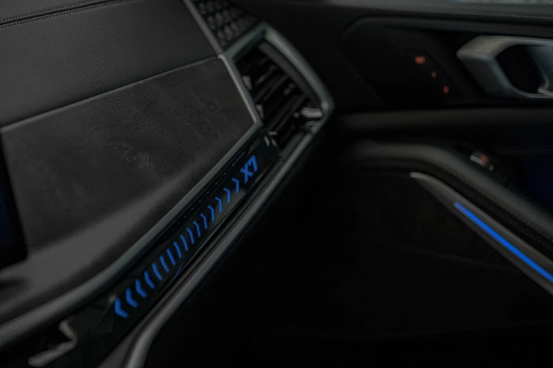 BMW X7 40d/M-Perf/HuD/Пано/6+ 1/Масаж/Soft Close/Камера 3, снимка 10 - Автомобили и джипове - 52578379