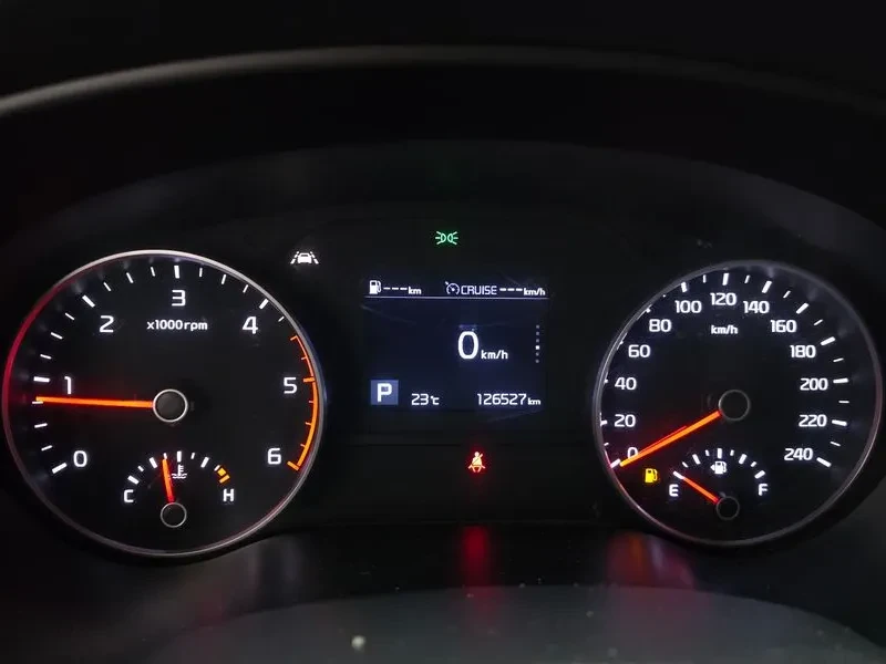 Kia Sportage Diesel 2.0 2Wd Trendy, снимка 8 - Автомобили и джипове - 56286553