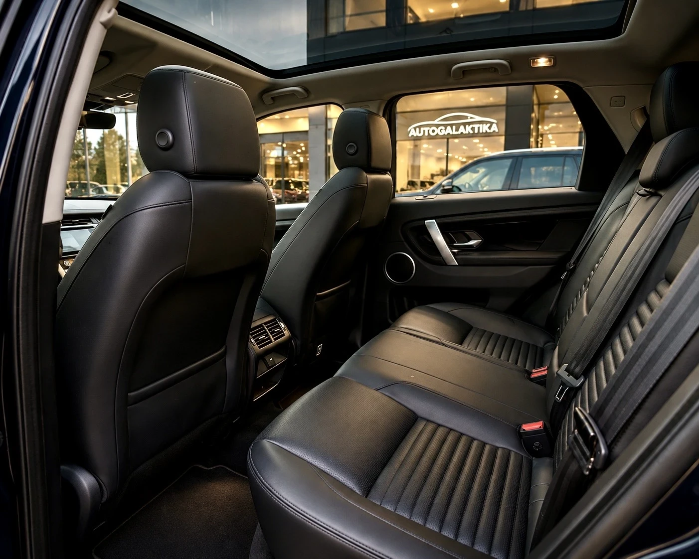 Land Rover Discovery Sport PLUG-IN ХИБРИД.P300e.309 к.с.4x4.ГАРАНЦИОНЕН, снимка 7 - Автомобили и джипове - 54244866