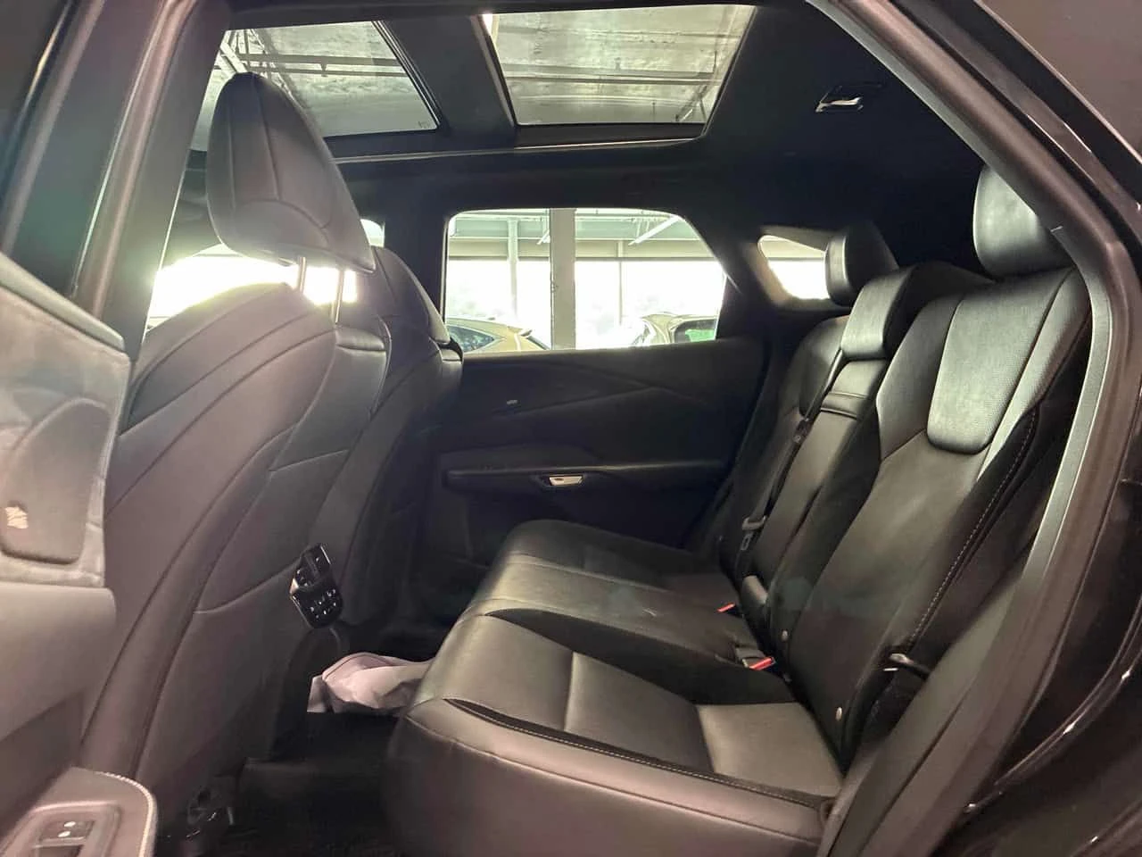 Lexus RX 500h | CARFAX | АВТОКРЕДИТ БЕЗ ПЪРВОНАЧАЛНА ВНОСКА, снимка 11 - Автомобили и джипове - 55505476