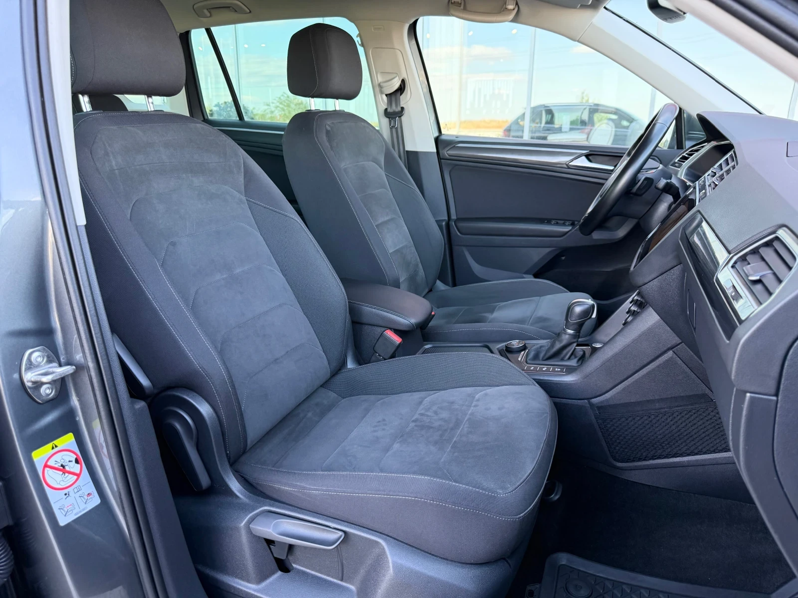 VW Tiguan 2.0 TDI 150к.с 4MOTION / DIGITAL / LED / HIGHLINE , снимка 10 - Автомобили и джипове - 56328978