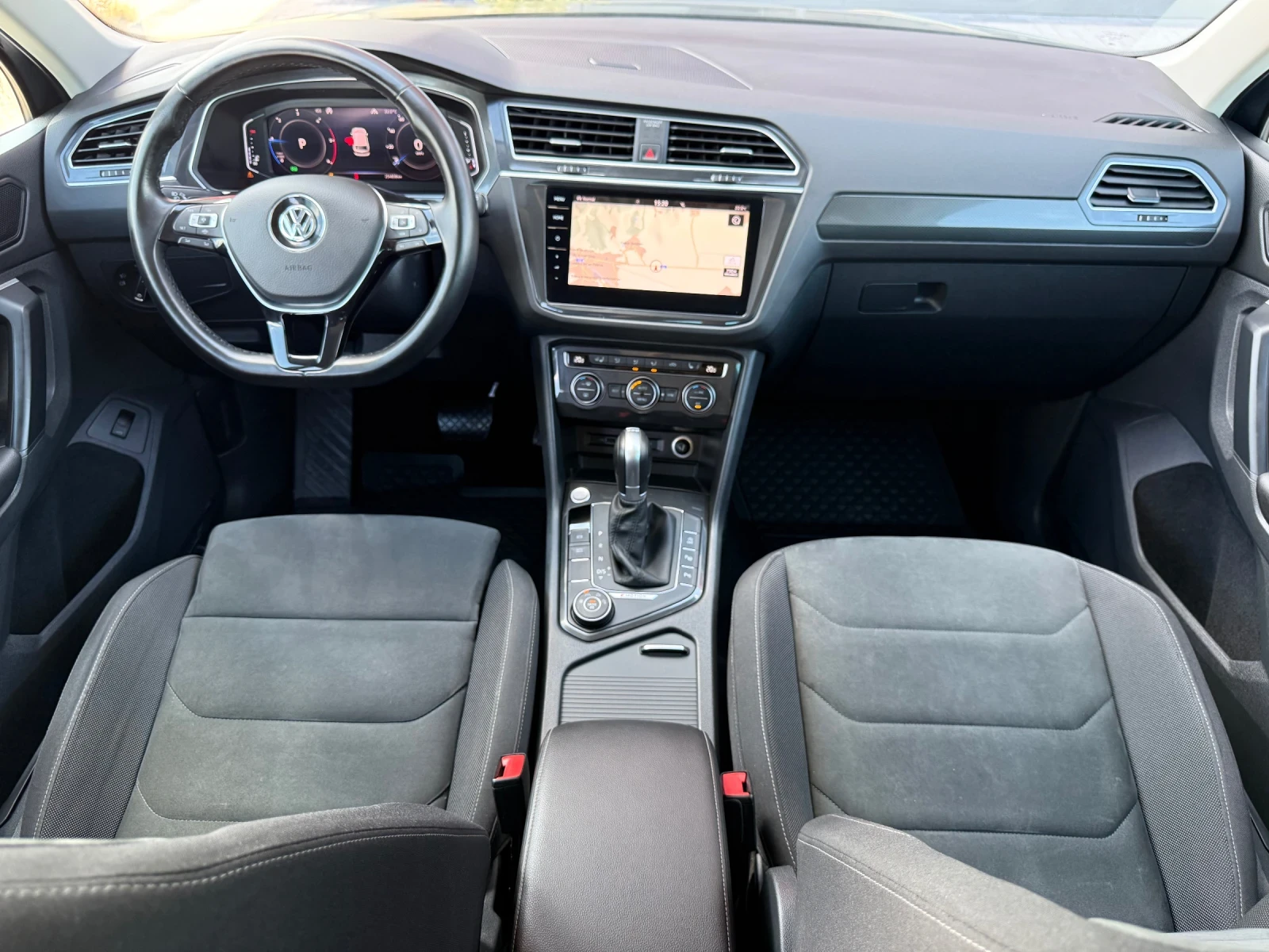 VW Tiguan 2.0 TDI 150к.с 4MOTION / DIGITAL / LED / HIGHLINE , снимка 8 - Автомобили и джипове - 56328978
