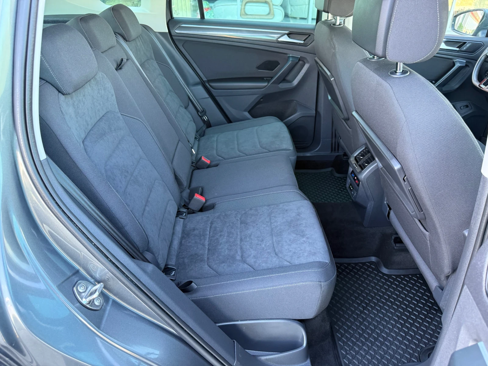VW Tiguan 2.0 TDI 150к.с 4MOTION / DIGITAL / LED / HIGHLINE , снимка 12 - Автомобили и джипове - 56328978