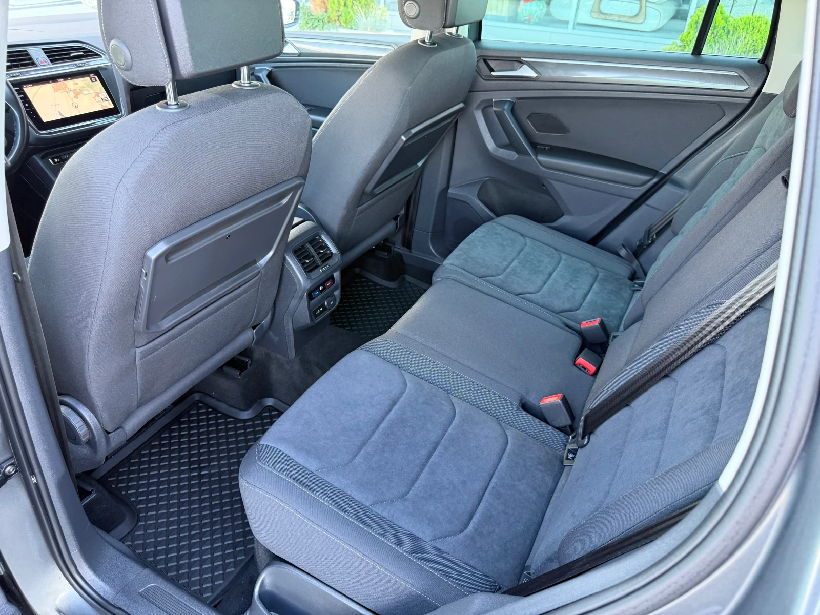 VW Tiguan 2.0 TDI 150к.с 4MOTION / DIGITAL / LED / HIGHLINE , снимка 11 - Автомобили и джипове - 56328978