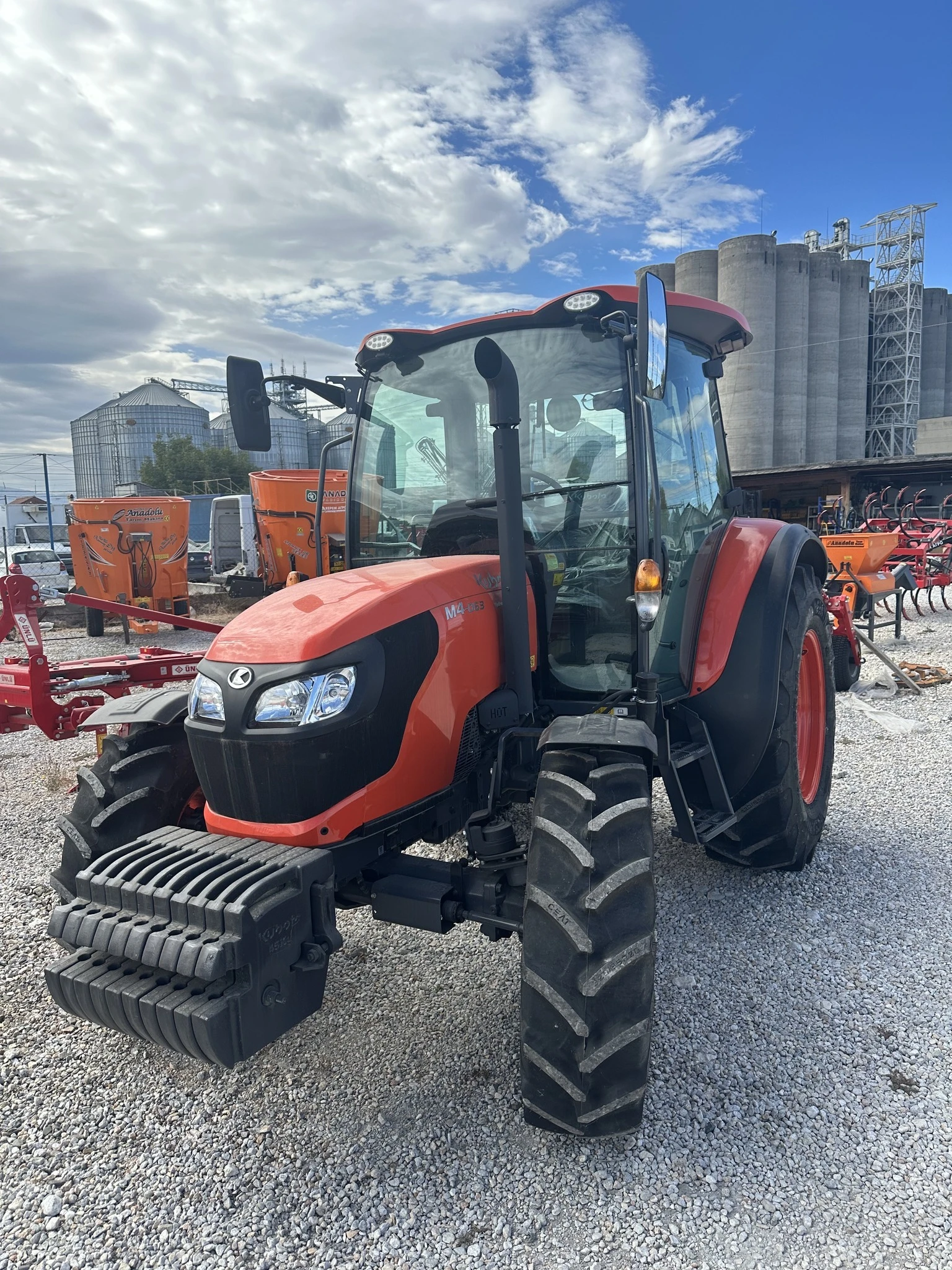 Трактор Kubota KUBOTA M4063 - изображение 5