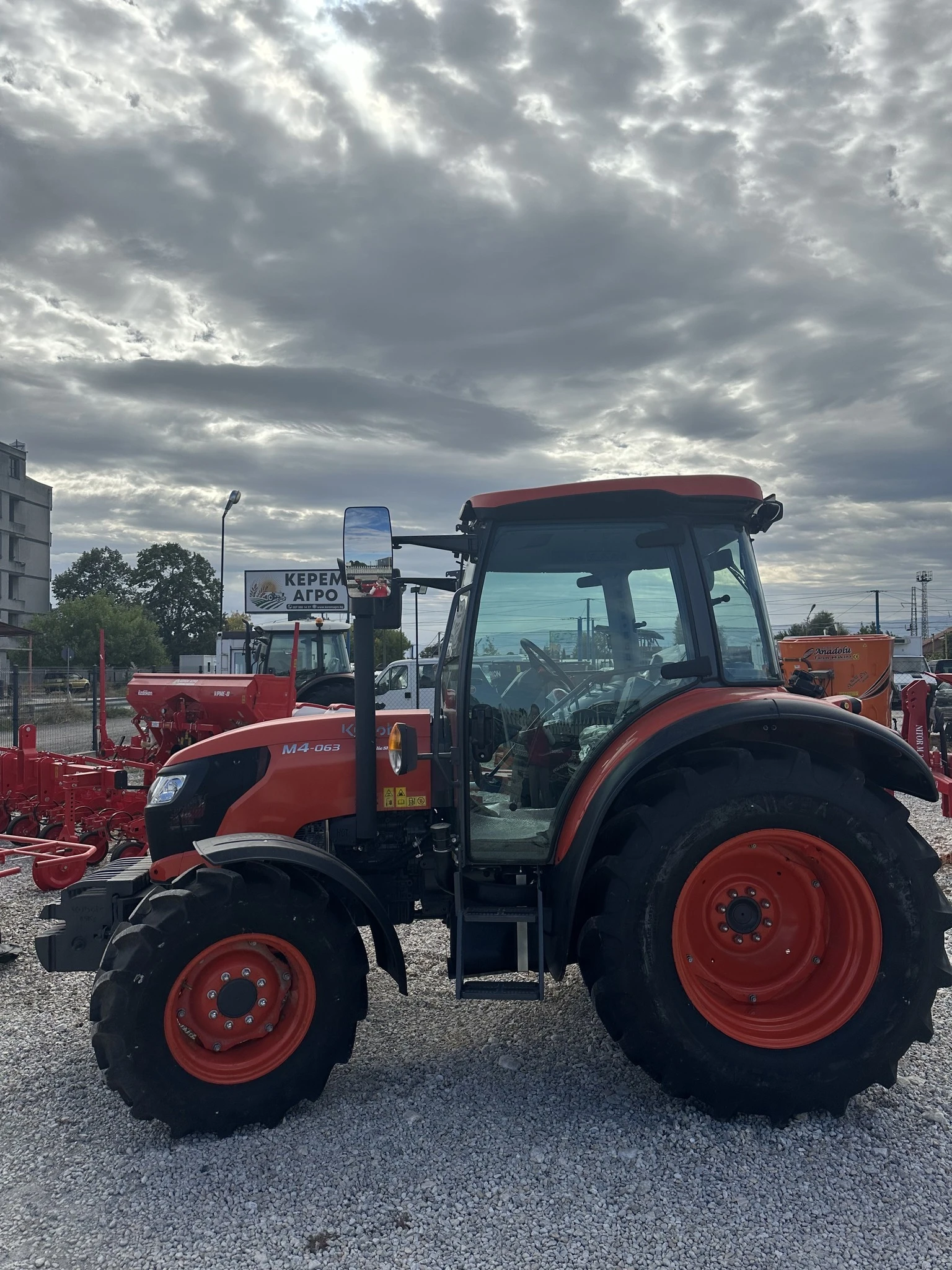 Трактор Kubota KUBOTA M4063 - изображение 6