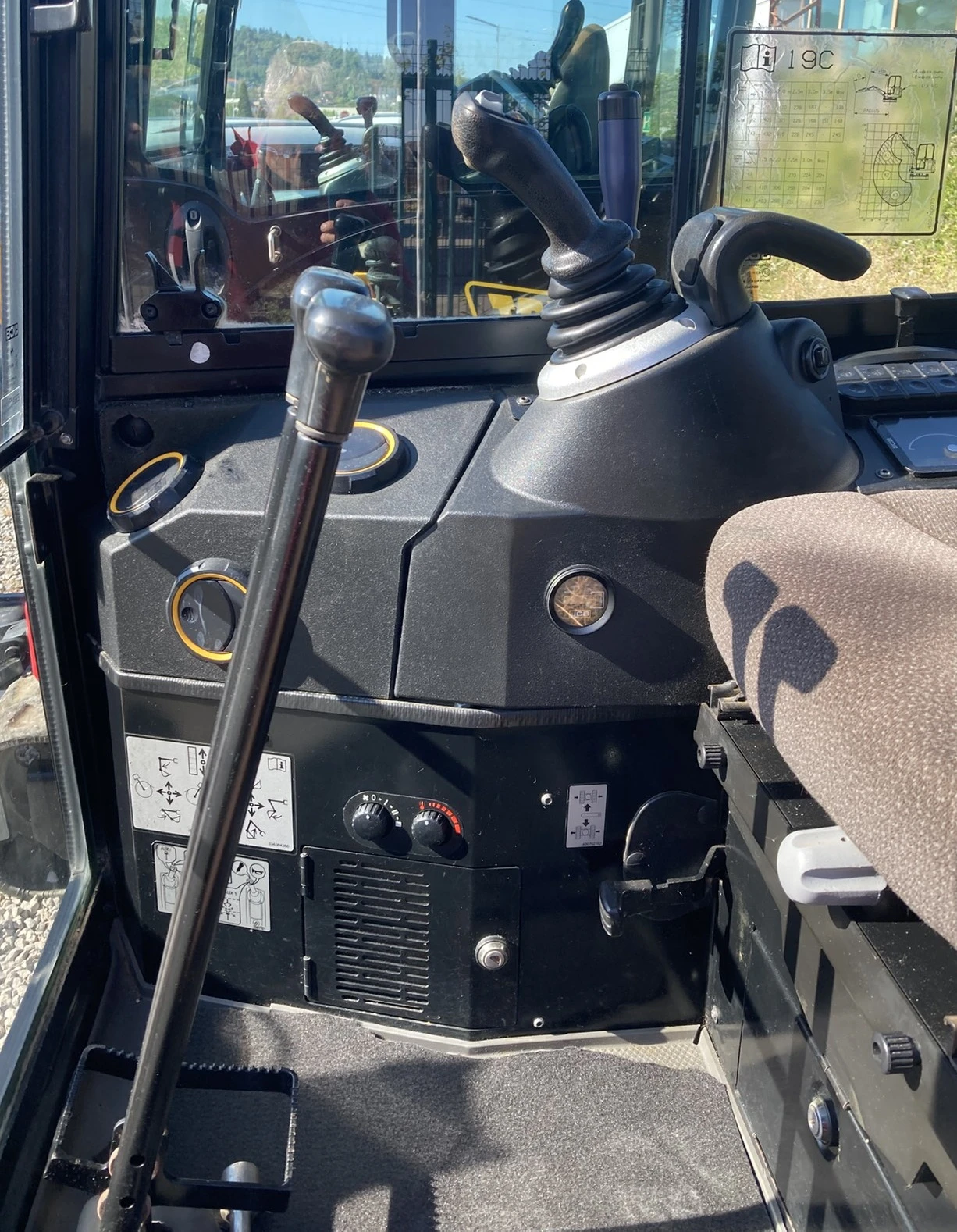 Багер JCB JCB19C-1, снимка 9 - Индустриална техника - 55545312