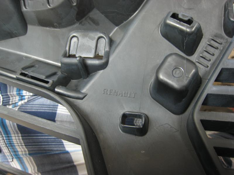 Оригинална радиаторна решетка за Renault Clio 4 phase 1, снимка 3 - Части - 45227262