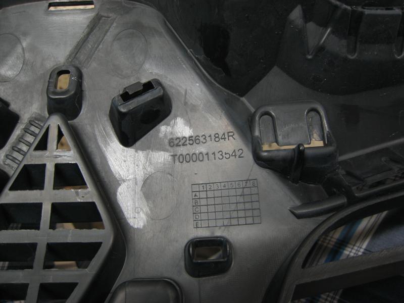 Оригинална радиаторна решетка за Renault Clio 4 phase 1, снимка 4 - Части - 45227262