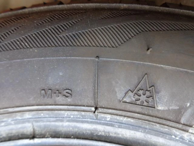 Гуми Зимни 195/55R16, снимка 9 - Гуми и джанти - 18678420