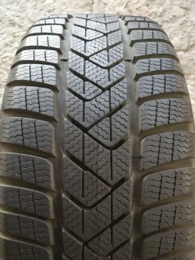 Гуми Зимни 215/40R18, снимка 2 - Гуми и джанти - 45864004