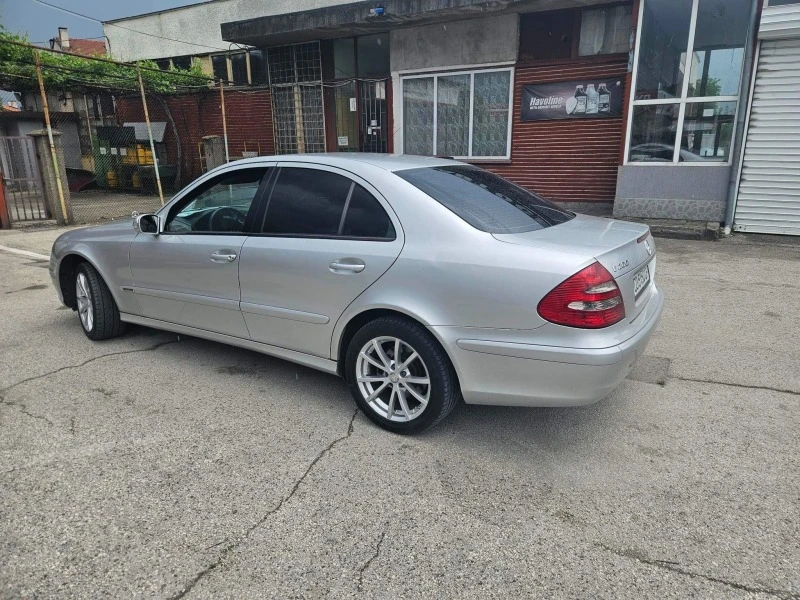 Mercedes-Benz E 200 Classic, снимка 2 - Автомобили и джипове - 45129525