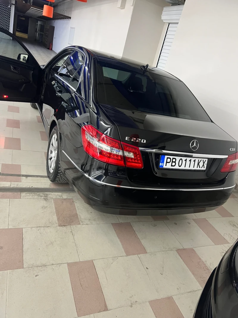 Mercedes-Benz E 220, снимка 9 - Автомобили и джипове - 53434524