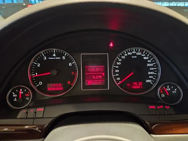 Audi A4 2.0 TFSI, снимка 8 - Автомобили и джипове - 54548550