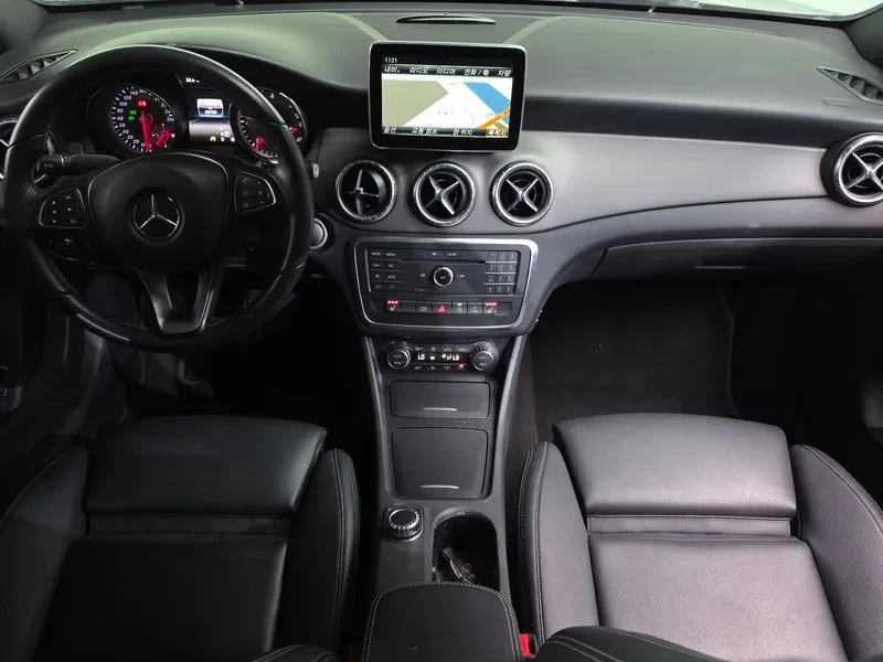 Mercedes-Benz CLA Cla200 D, снимка 7 - Автомобили и джипове - 56305154