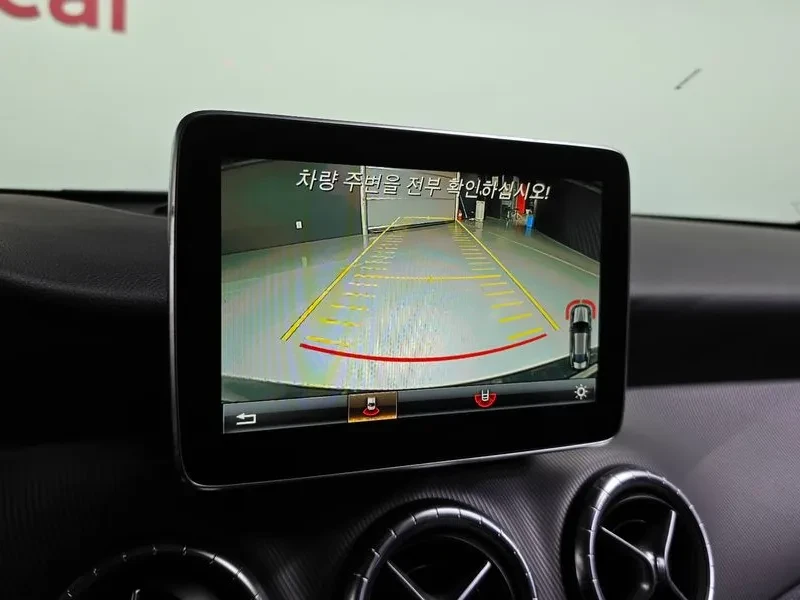 Mercedes-Benz CLA Cla200 D, снимка 14 - Автомобили и джипове - 56305154