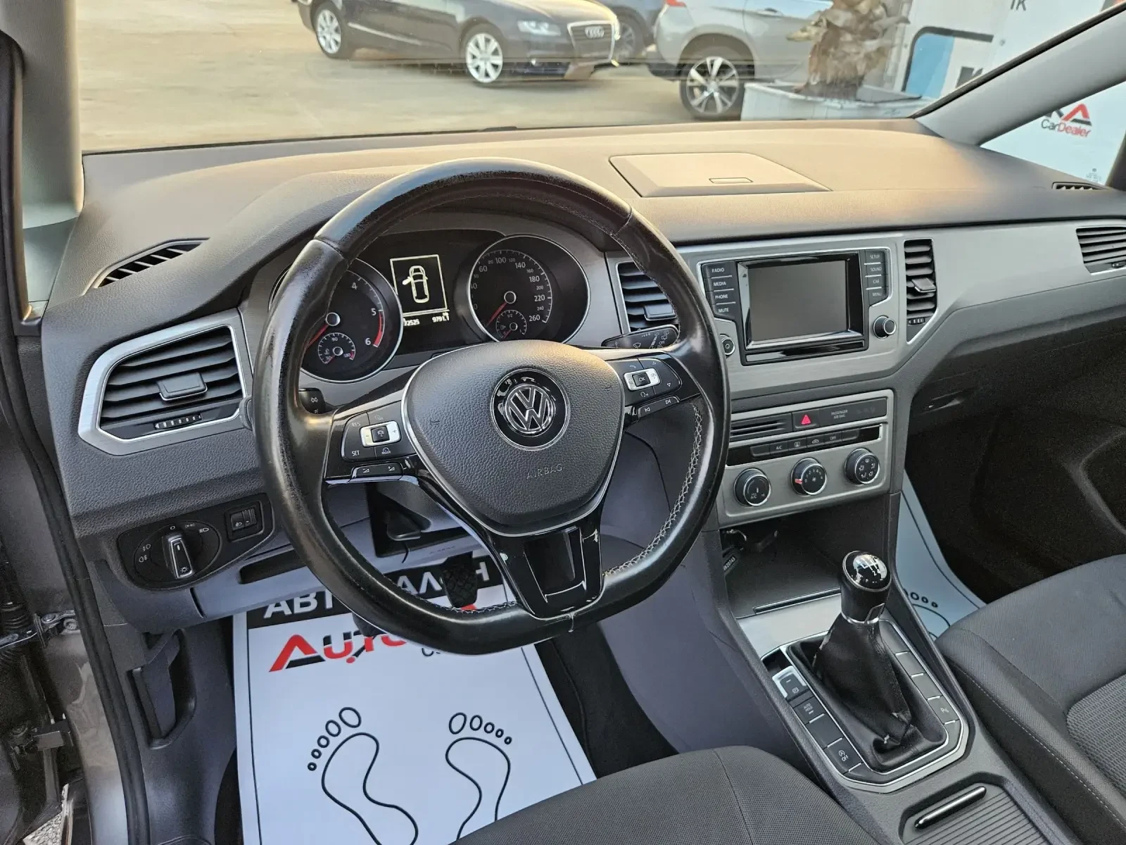 VW Golf SPORTSVAN= 1.6TDI-110кс= ДИСТРОНИК - изображение 8