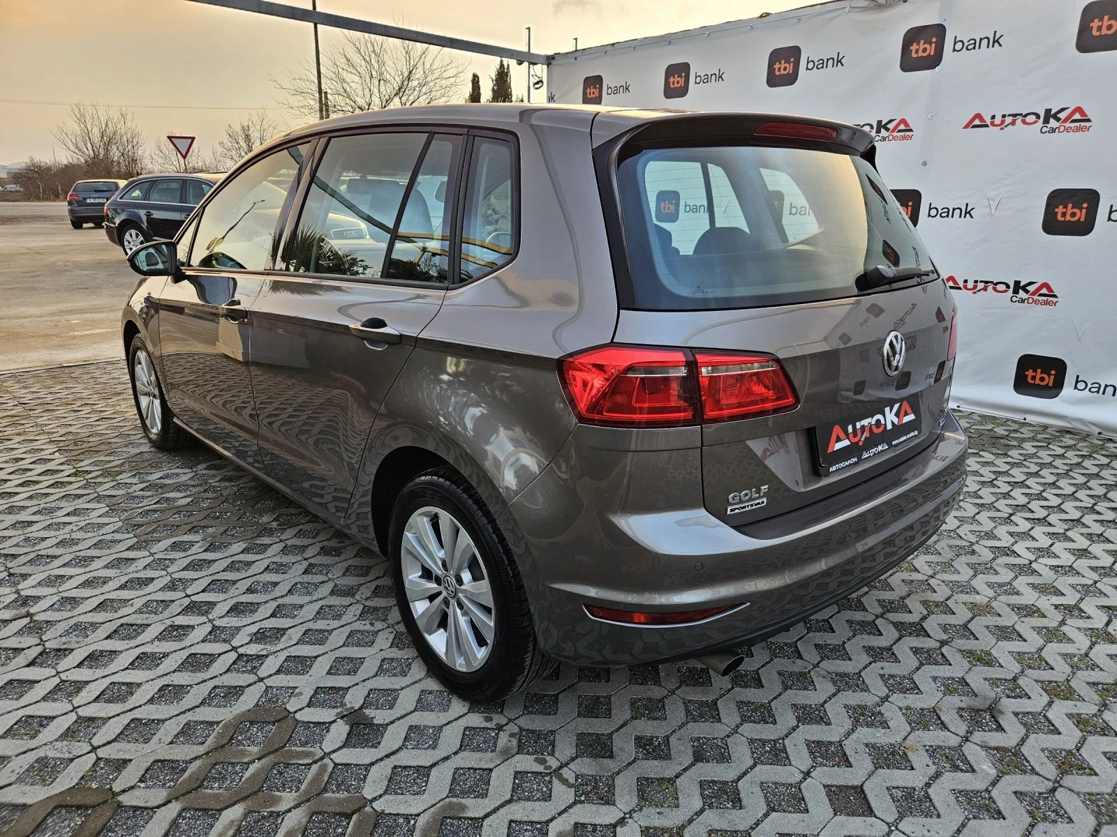 VW Golf SPORTSVAN= 1.6TDI-110кс= ДИСТРОНИК - изображение 5