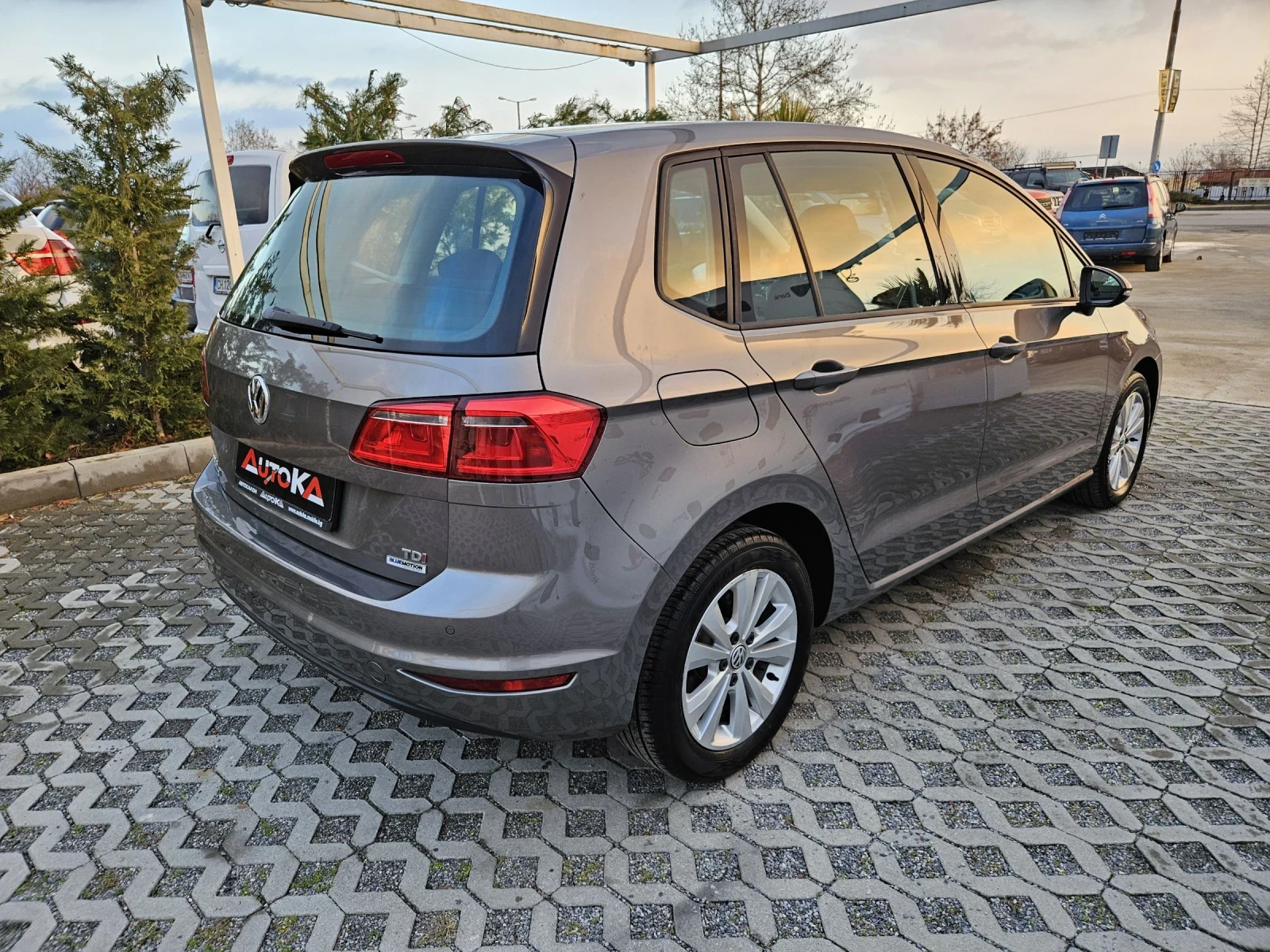 VW Golf SPORTSVAN= 1.6TDI-110кс= ДИСТРОНИК - изображение 3