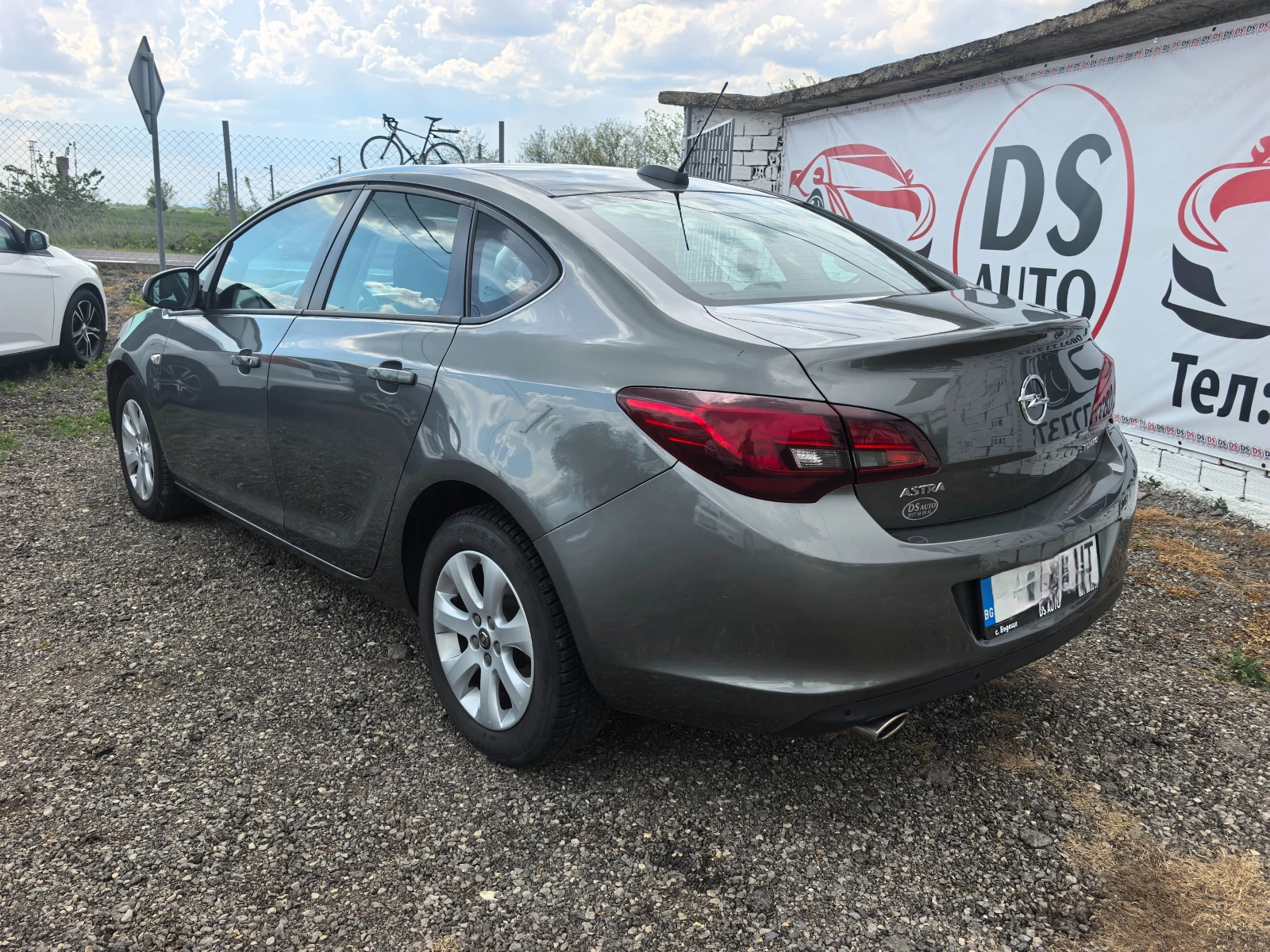 Opel Astra 1.4i 88000КМ - изображение 3