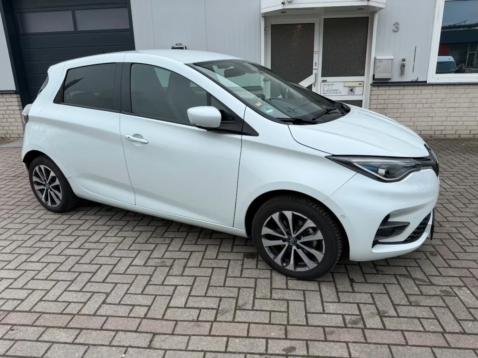 Renault Zoe 52kWh_Intens_R135_Full.eksti_SoH96%_Серт.НОВ, снимка 2 - Автомобили и джипове - 53969901