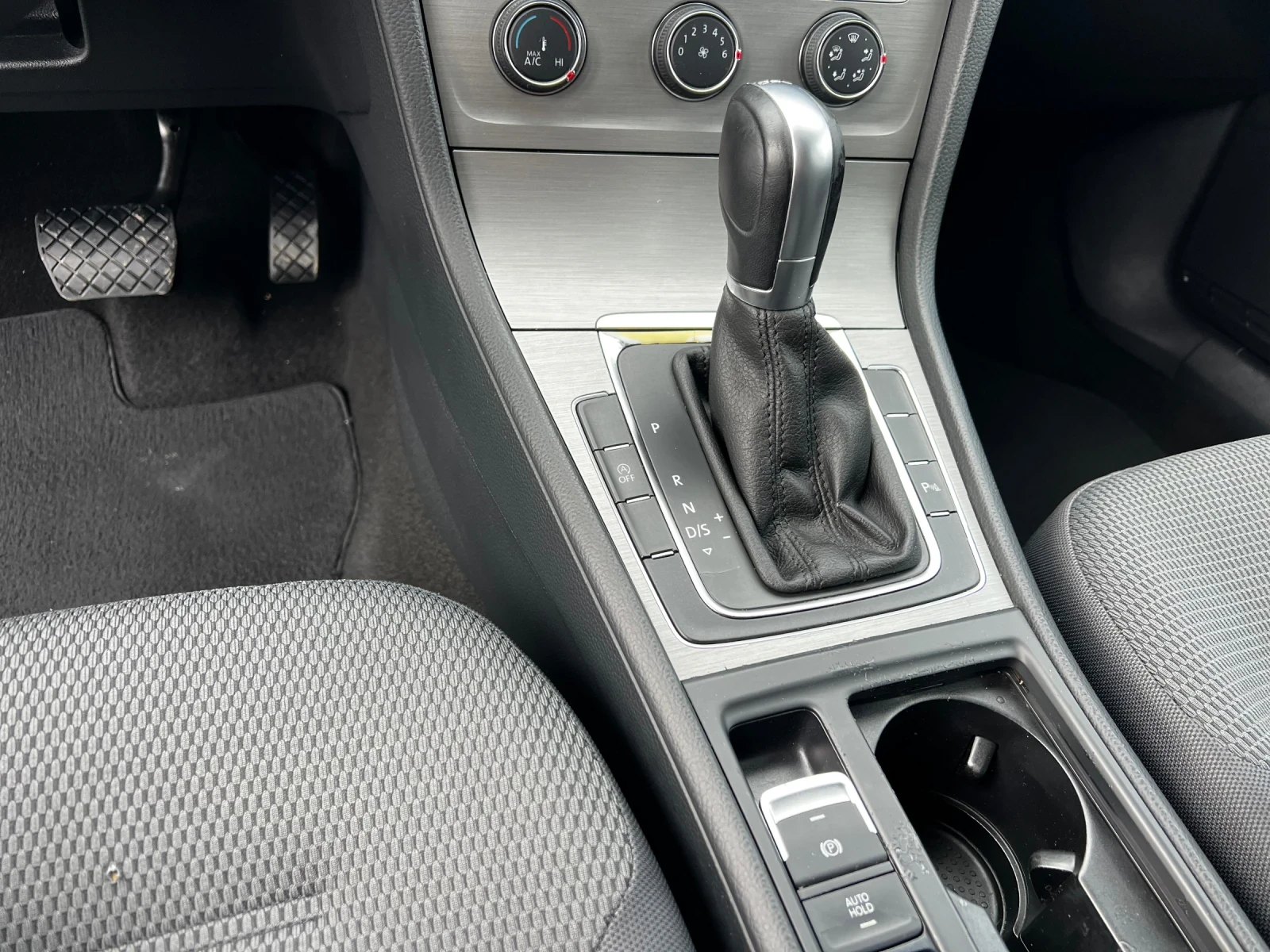 VW Golf 1.6 TDI* DSG* , снимка 8 - Автомобили и джипове - 54075723