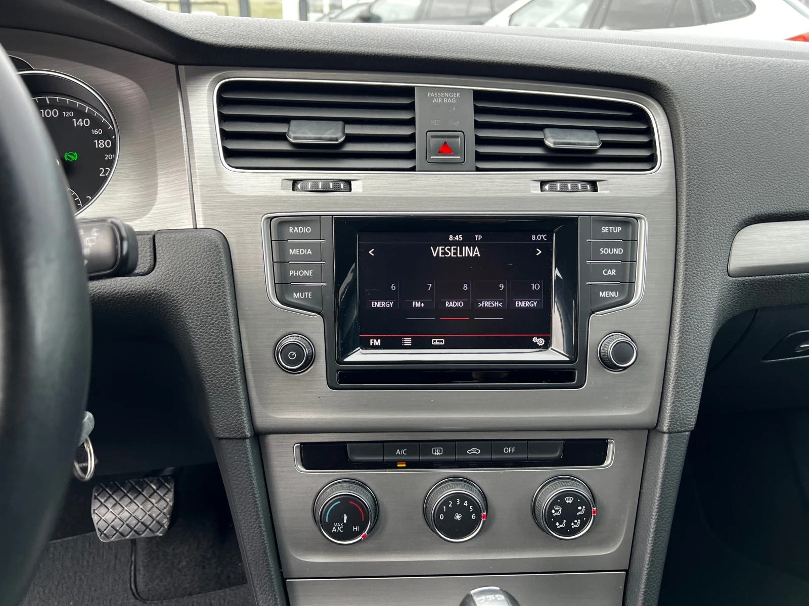 VW Golf 1.6 TDI* DSG* , снимка 9 - Автомобили и джипове - 54075723