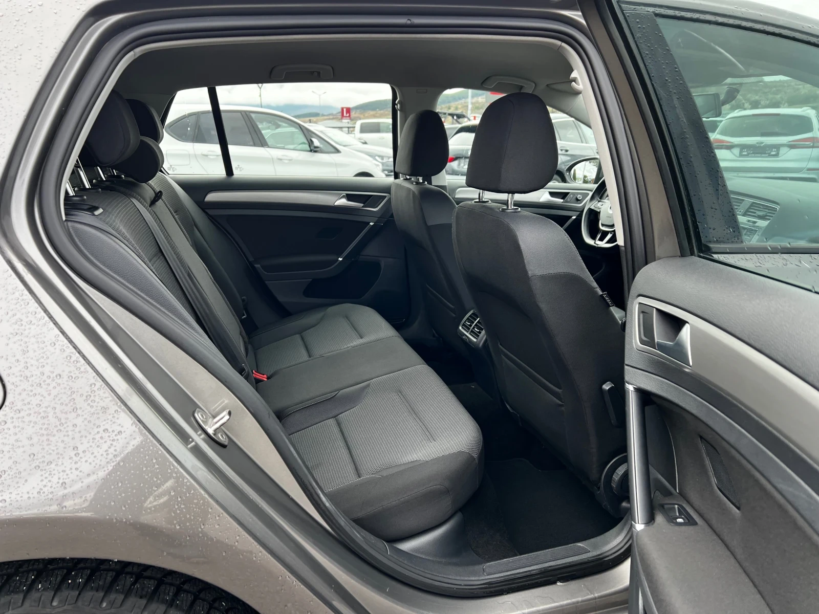 VW Golf 1.6 TDI* DSG* , снимка 12 - Автомобили и джипове - 54075723