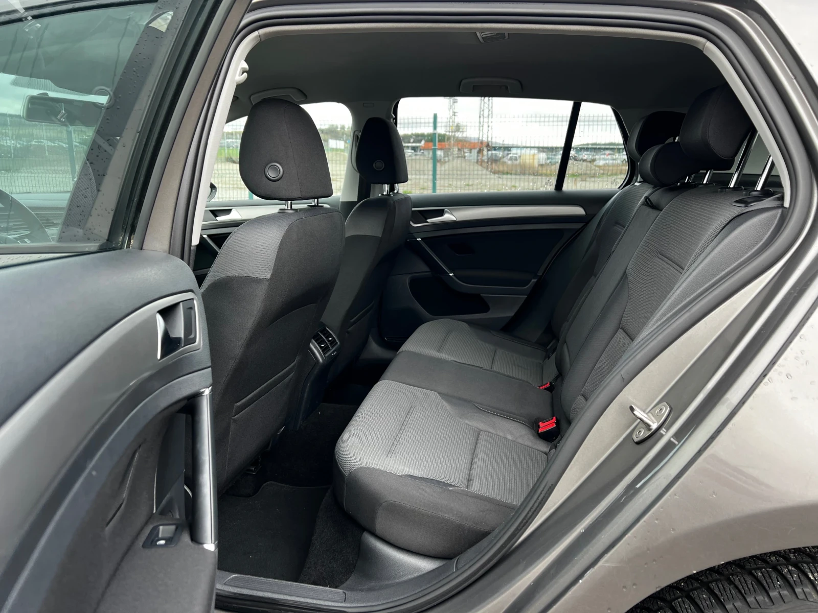 VW Golf 1.6 TDI* DSG* , снимка 10 - Автомобили и джипове - 54075723