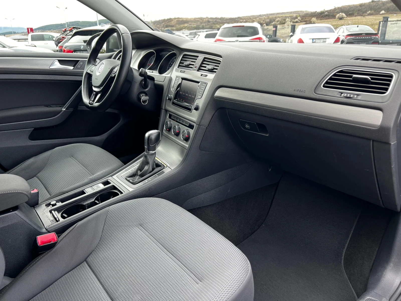 VW Golf 1.6 TDI* DSG* , снимка 14 - Автомобили и джипове - 54075723