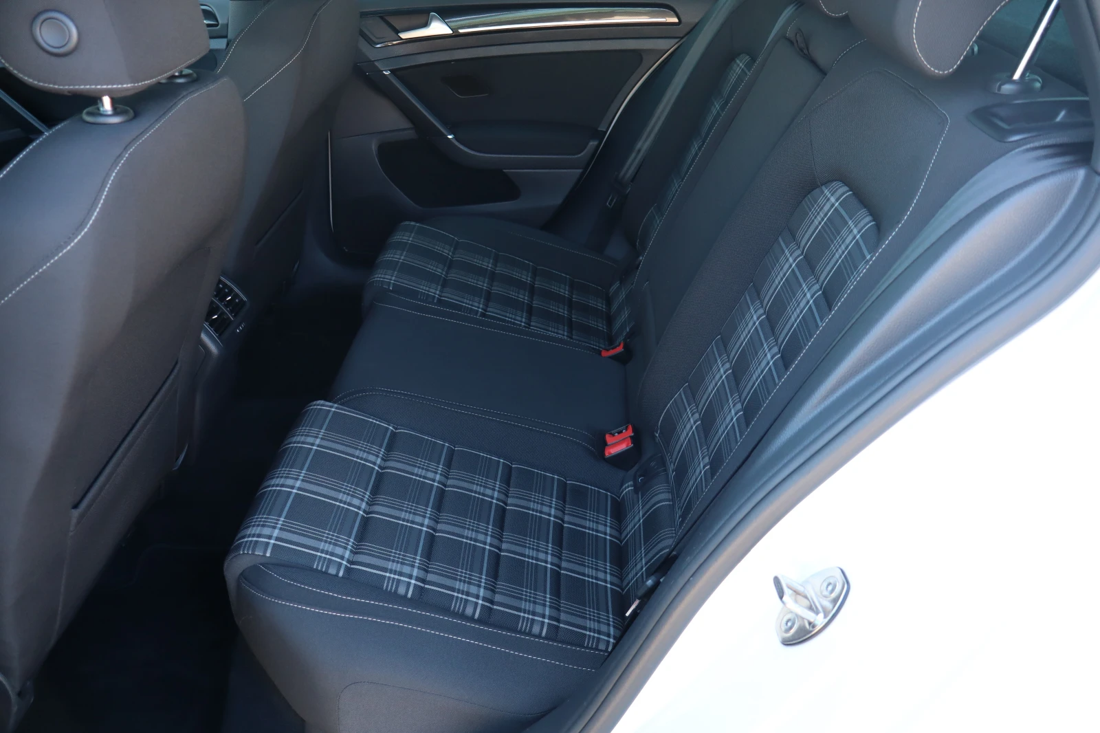 VW Golf 2.0* GTD* FULL, снимка 16 - Автомобили и джипове - 54328242